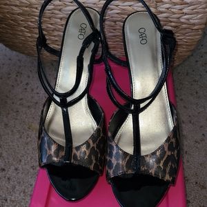 SOLD 🏷Patent Leather Leopard Print Heels🏷